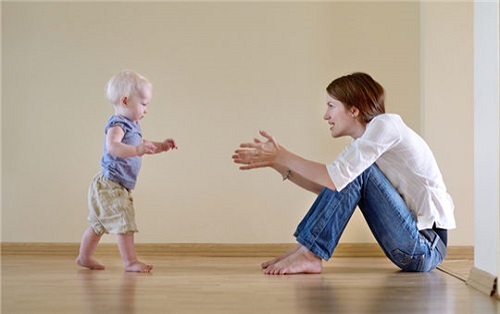 ?教寶寶學(xué)走路，90%的家長都在犯這3個錯誤